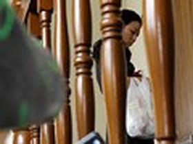 引き裂かれた清楚妻のパンスト凌辱輪姦! パンストに包まれ蒸れた主婦の匂い立つ女体を肉欲のままにレイプする鬼畜達 サンプル動画サムネイル